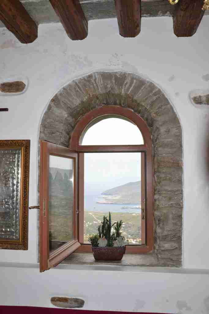Παράθυρο με θέα στη θάλασσα