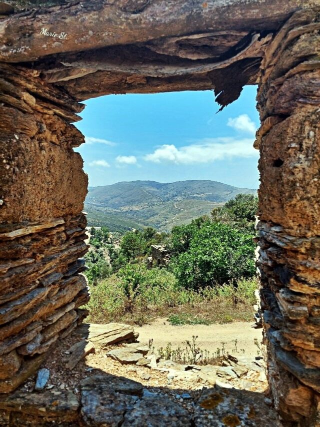 Θέα από πέτρινο παράθυρο